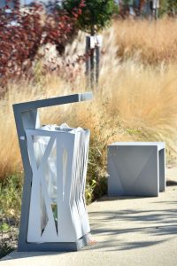 Corbeille de propreté et tabouret pour aménagement urbain (Puilboreau) - ORIGAMI